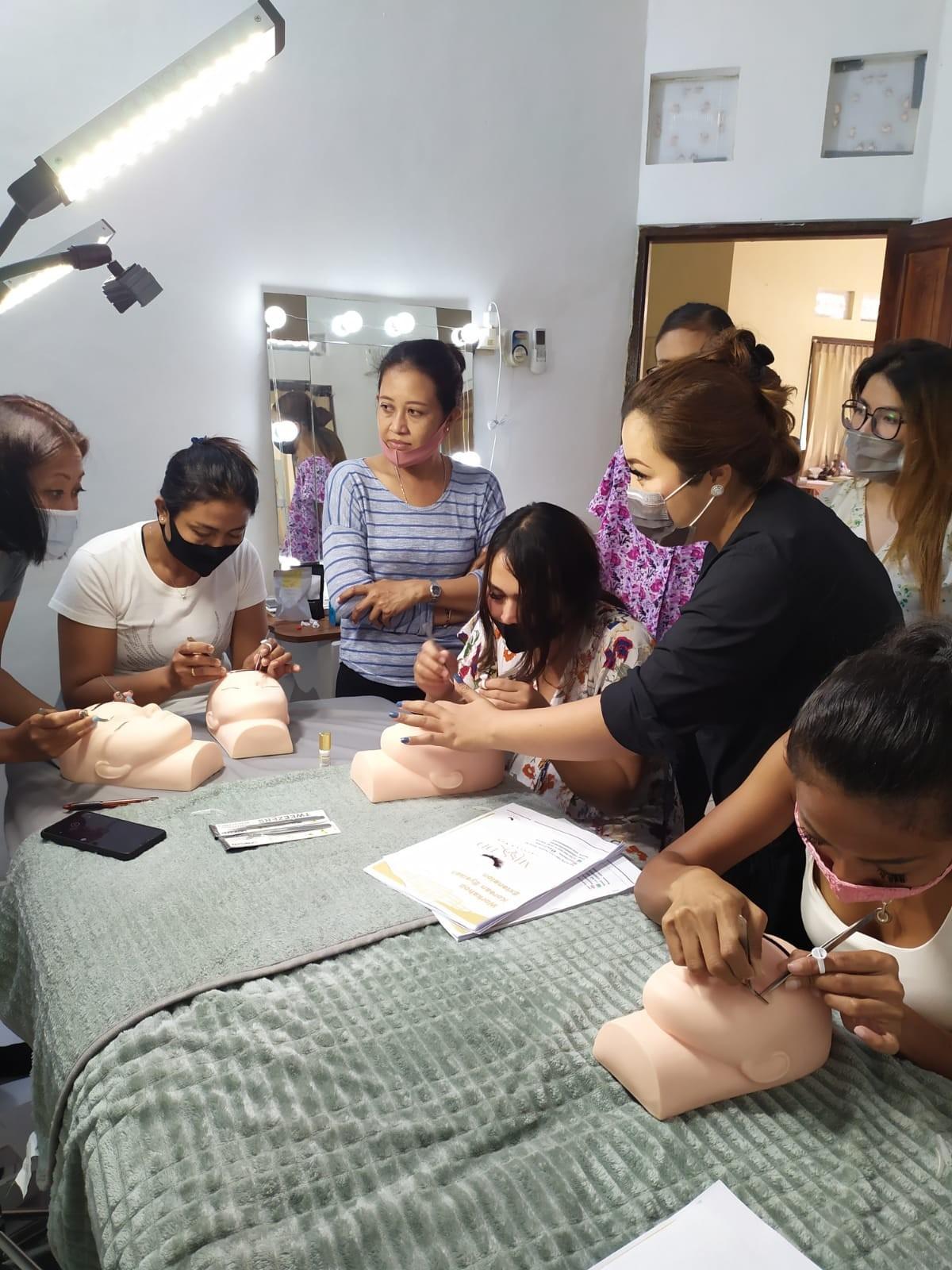 Masterclass Eyelash Extension (Basic & Russian Volume)